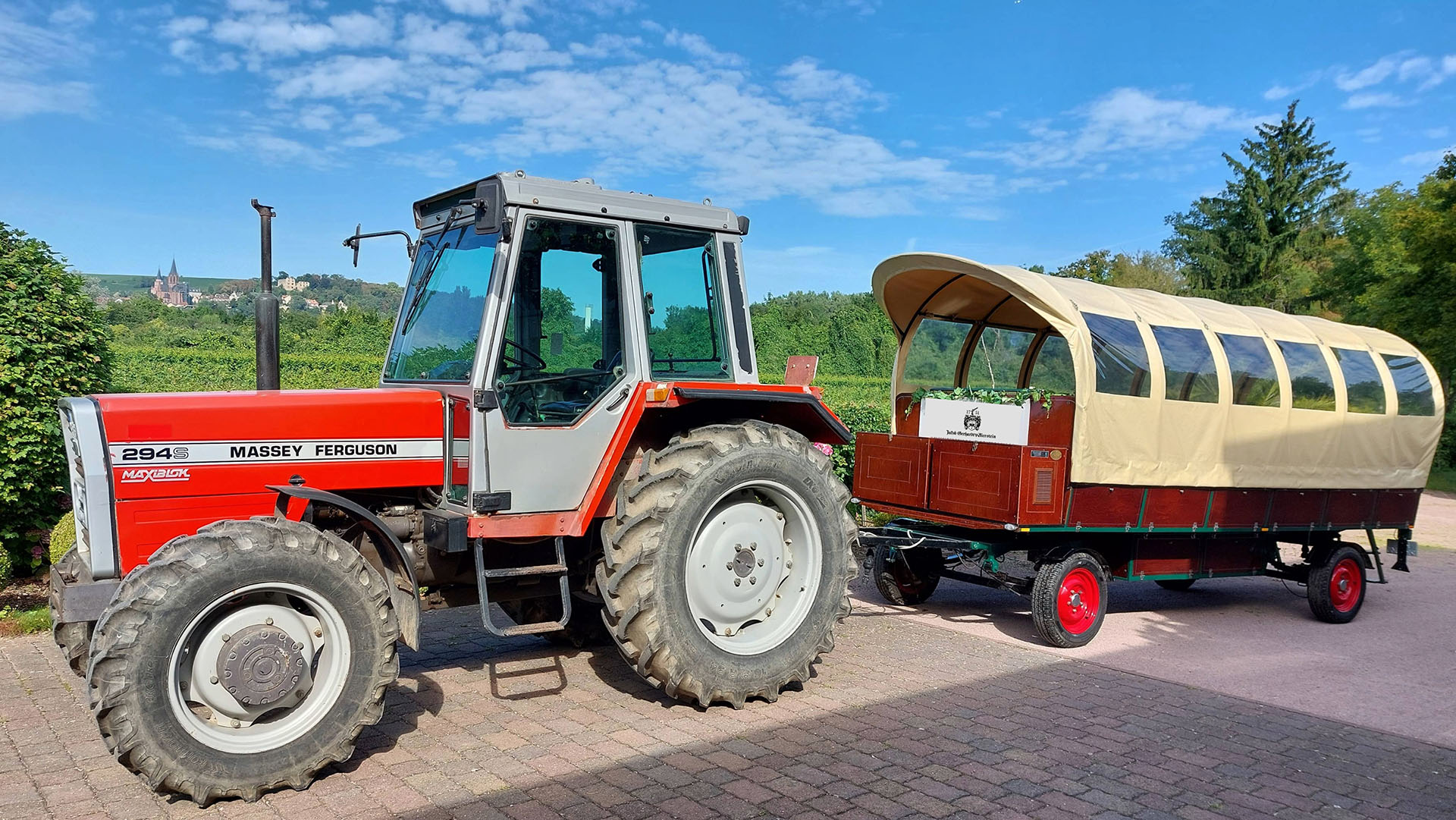 Weinbergrundfahrt mit unserem Funzelwagen